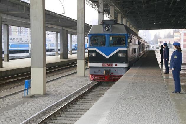 Int'l passenger train from China to DPRK arrives in Pyongyang