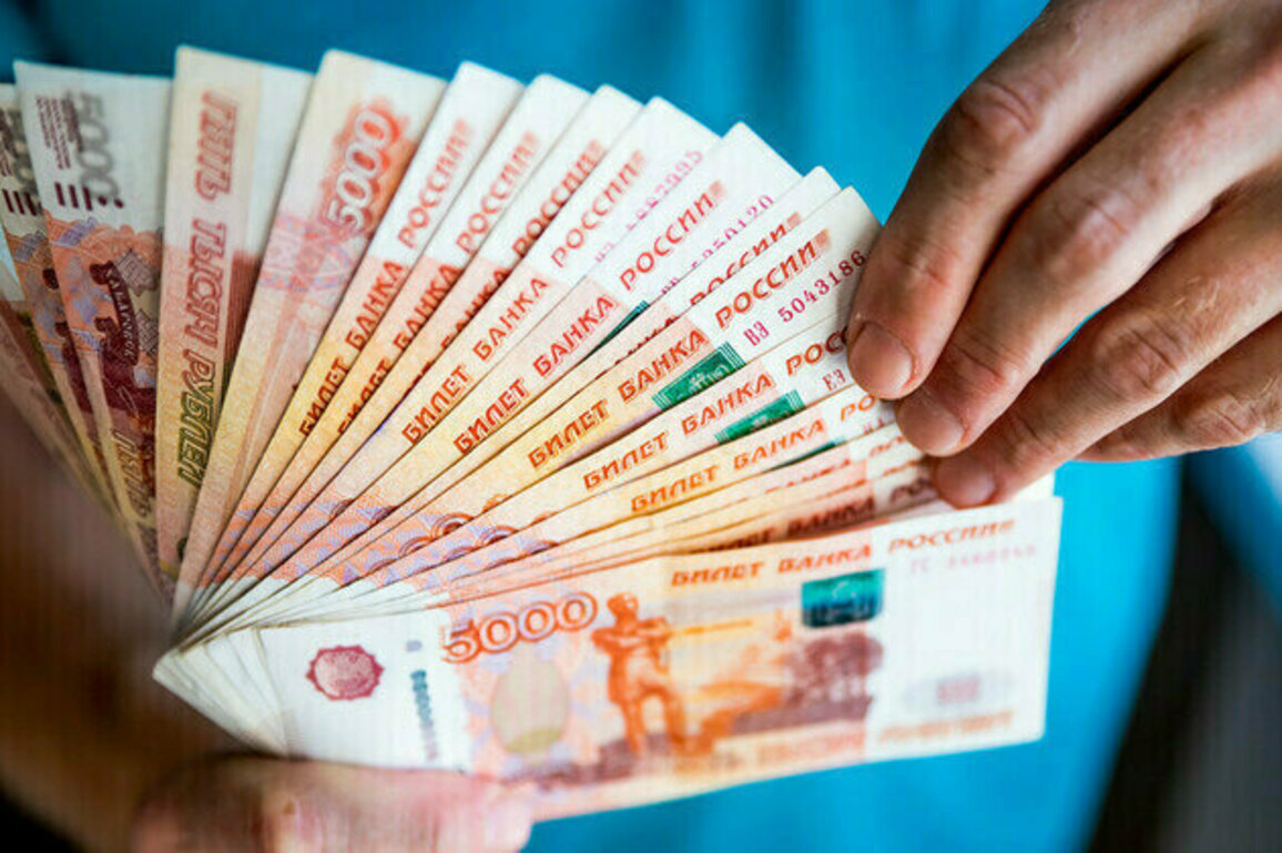 Ex-central bank chief predicts Russia will never abandon cash