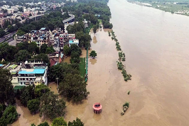 Heavy rain batters Delhi-NCR; Yamuna flows above danger mark, residents shifted to safer areas