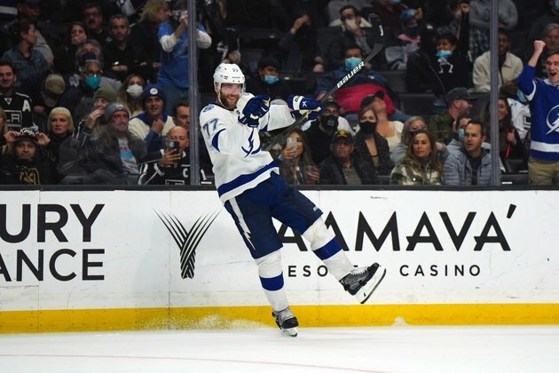 NHL roundup: Victor Hedman scores twice as Lightning roll on