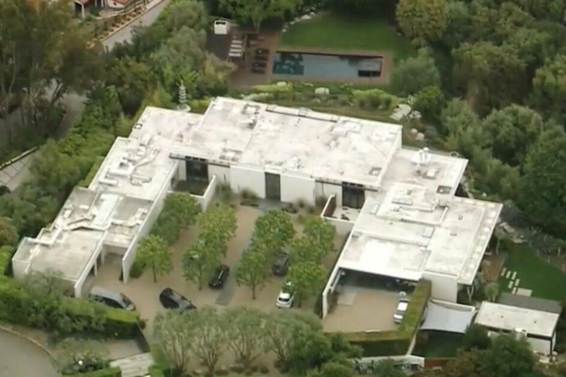 Driver crashes into Jennifer Aniston's L.A. property, is arrested