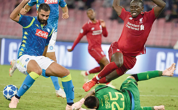 Mane owa Liverpool ng'attunka n'abazannyi ba Napoli Mane owa Liverpool ng'attunka n'abazannyi ba Napoli