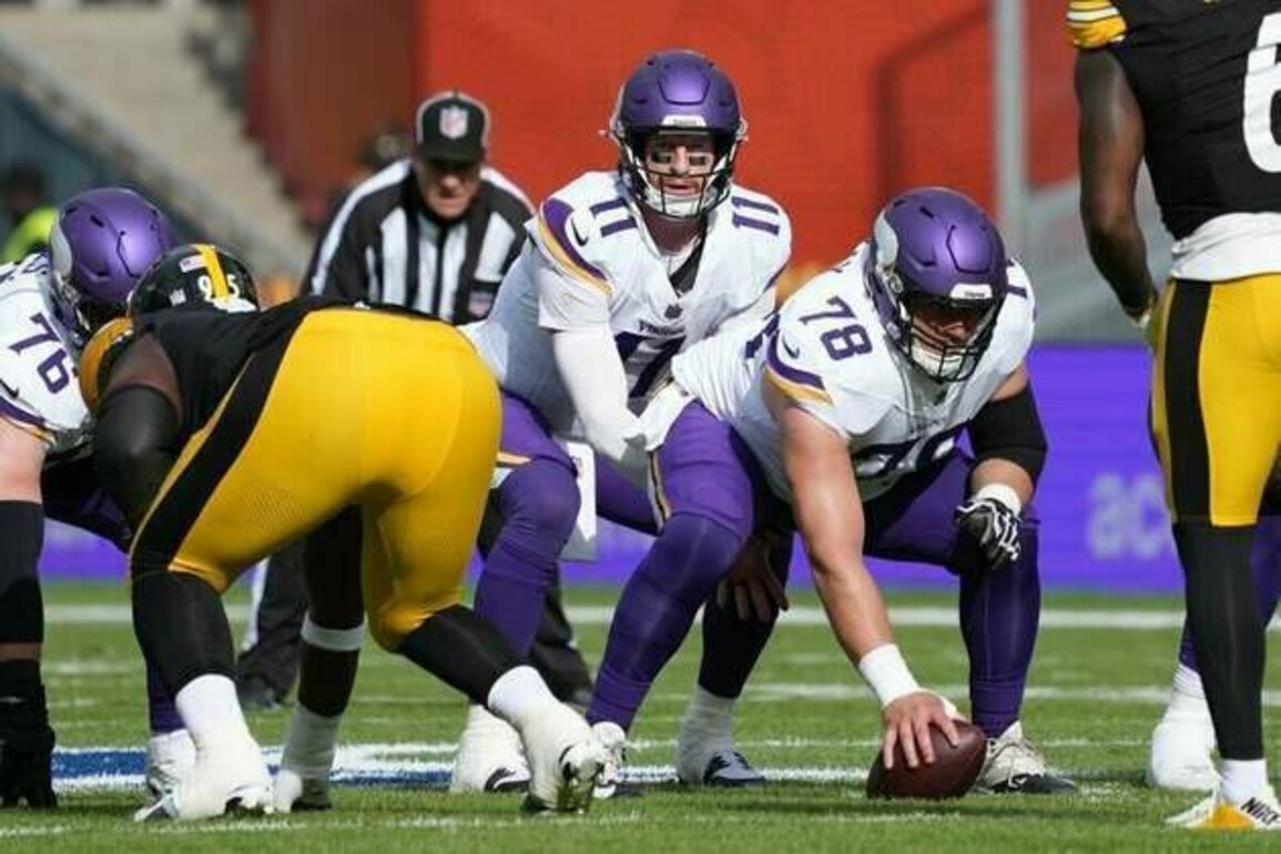 Vikes open 21-day window for C Ryan Kelly (concussion)