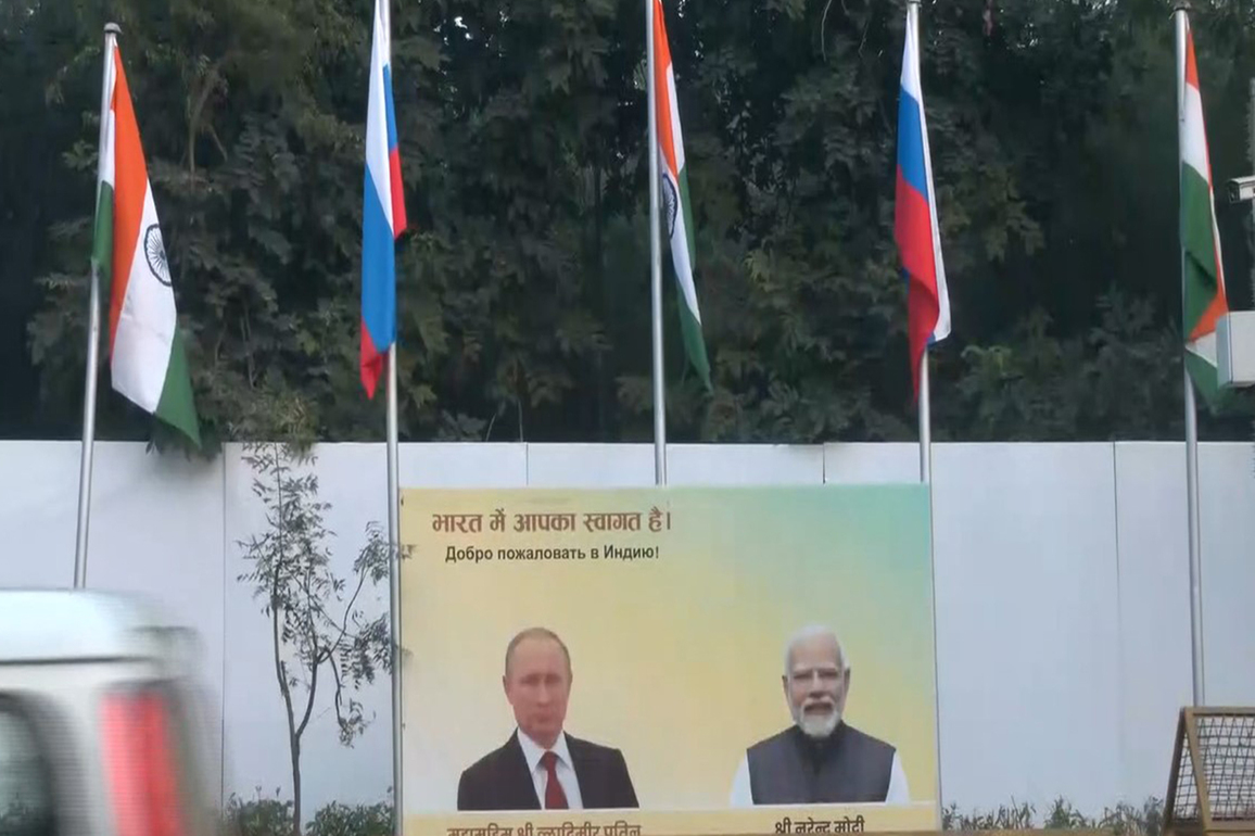 Flex boards, flags welcoming Russian President Vladimir Putin installed outside ITC Maurya ahead of 23rd India-Russia annual summit