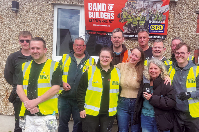 Vicky and Keren Maddox with the volunteers