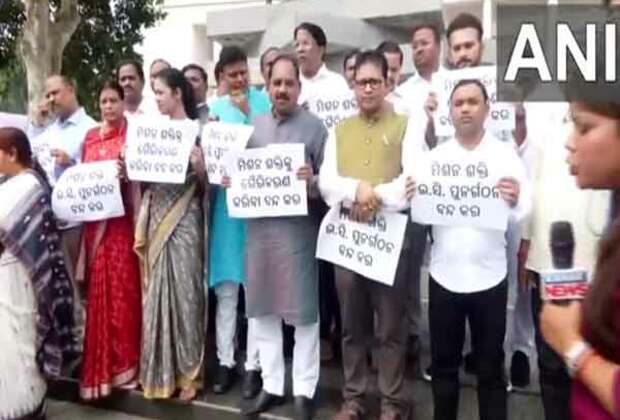 Odisha: BJD MLAs protest against BJP Govt over Mission Shakti restructuring