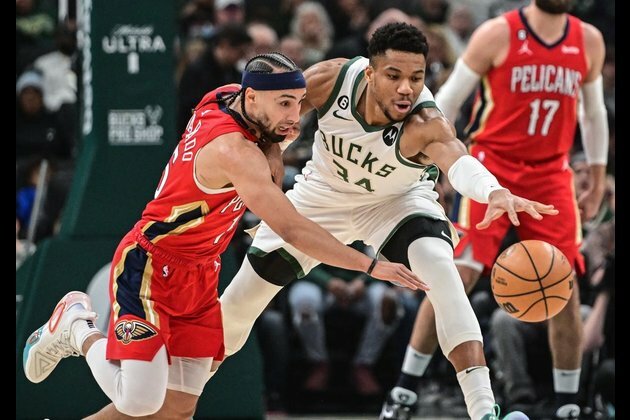 Giannis Antetokounmpo drops 50 as Bucks beat sinking Pelicans