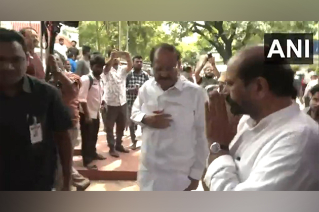 Former VP Venkaiah Naidu arrives at veteran actor Kota Srinivasa Rao's residence to pay tributes