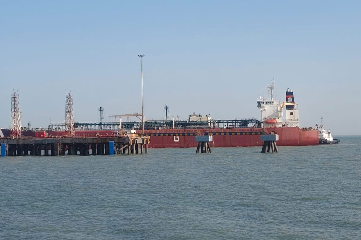 Gujarat: Cargo Vessel Shivalik arrives with 46,000 MT LPG; 20,000 MT to unload at Mundra, 26,000 MT at Mangalore