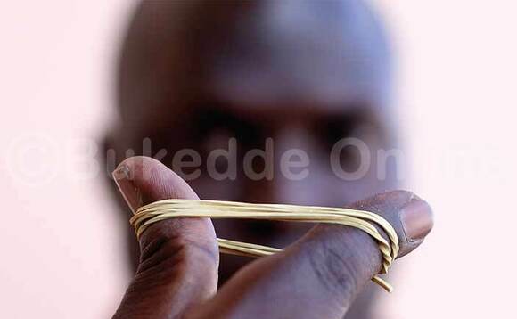 Omusajja ng’aleegudde ‘labbabbandi’. Laasitiika z’omu bukyala bwe ziggwaamu zina tezikyakwata. Omusajja ng’aleegudde ‘labbabbandi’. Laasitiika z’omu bukyala bwe ziggwaamu zina tezikyakwata.
