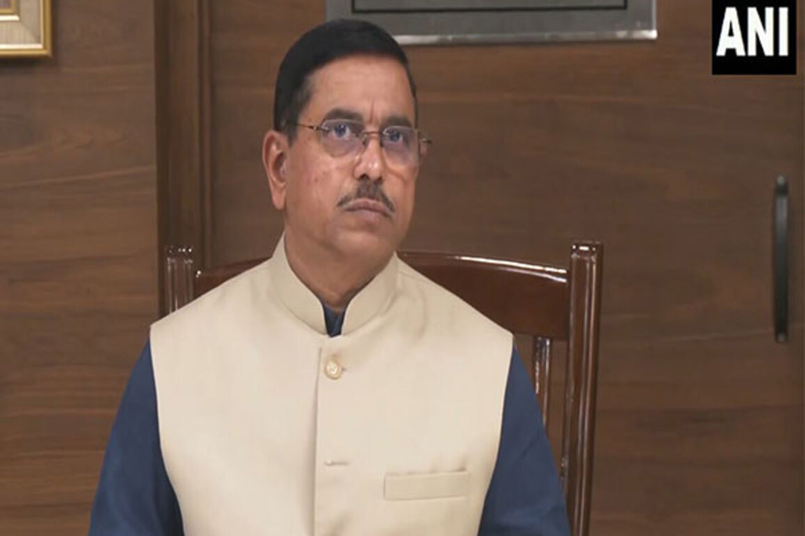 Centre increases usage charges of Gunny Bags by nearly 40 pc; provides financial relief to State Governments, UTs: Pralhad Joshi