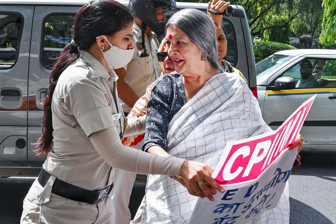 CPI(M) stage protests at ED headquarters in Delhi over raids on former Keralam CM Pinarayi Vijayan's residence