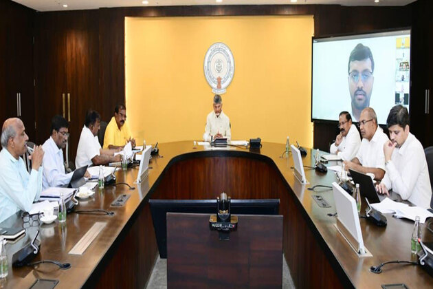 Andhra: CM Naidu reviews flood situation, directs relief measures