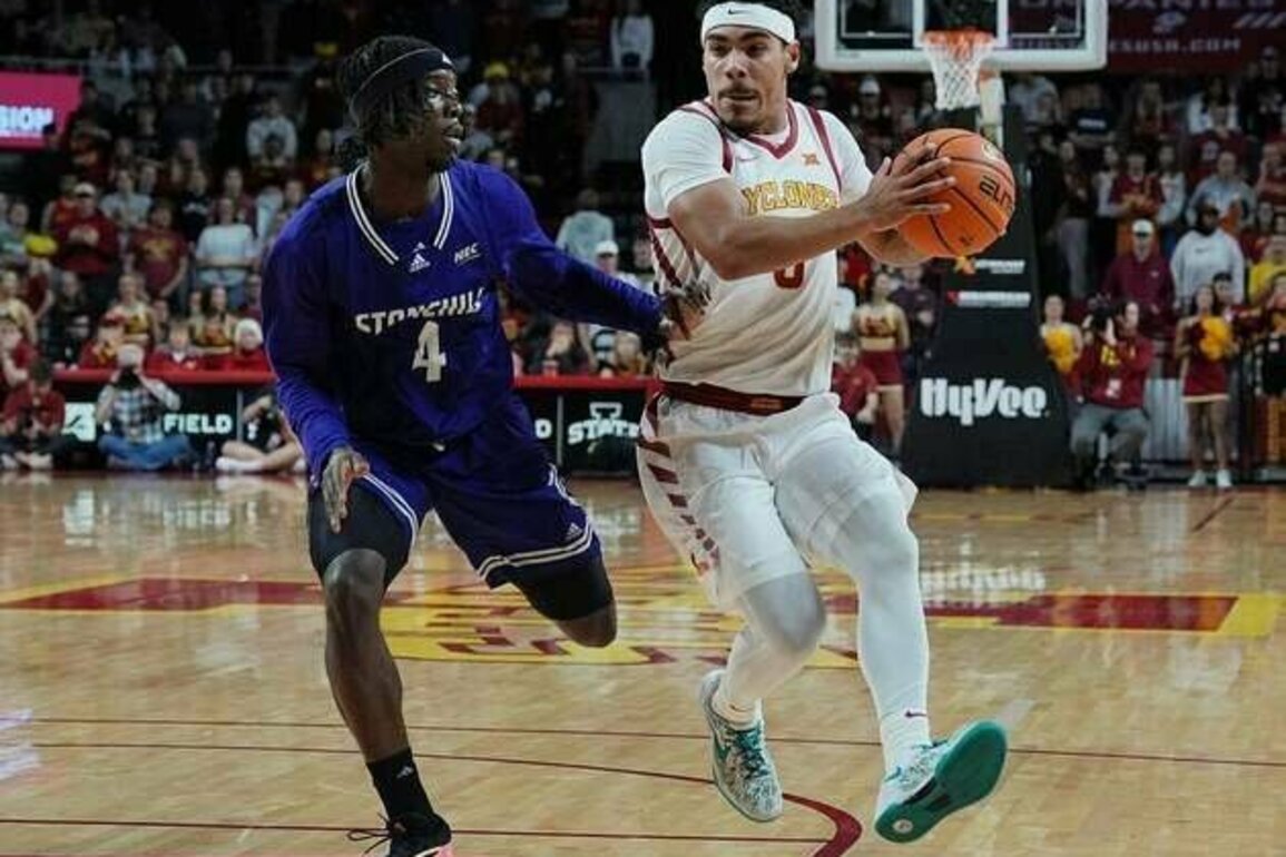 Joshua Jefferson, Tamin Lipsey guide No. 16 Iowa St. past Stonehill