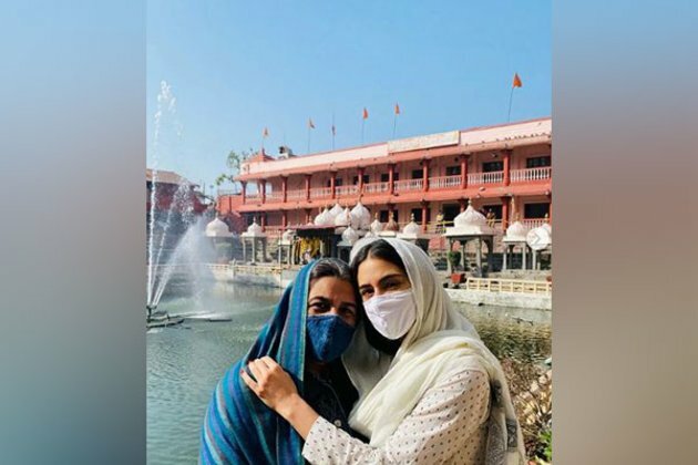 Sara Ali Khan seeks blessings at Mahakaleshwar Jyotirlinga temple