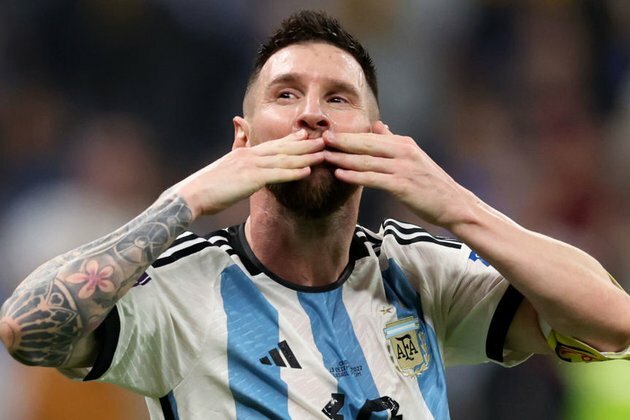 Lionel Messi announces US move