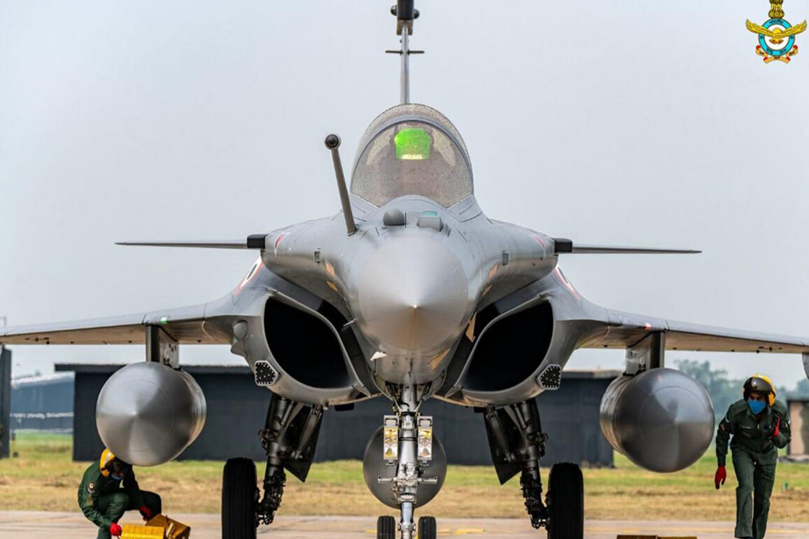 Ahead of French President's visit, Defence Ministry likely to discuss 114 Rafale jet deal next week