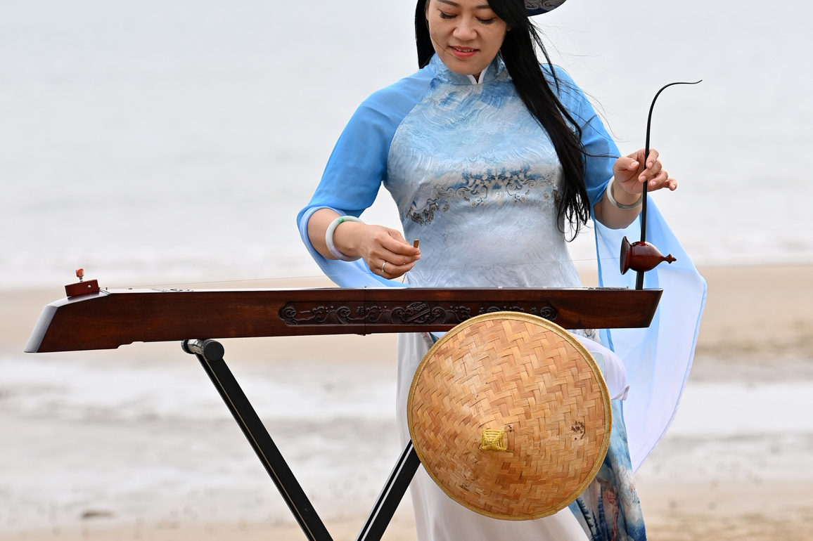 (MASTER OF CRAFTS) CHINA-GUANGXI-DONGXING-DUXIANQIN-INHERITOR (CN)