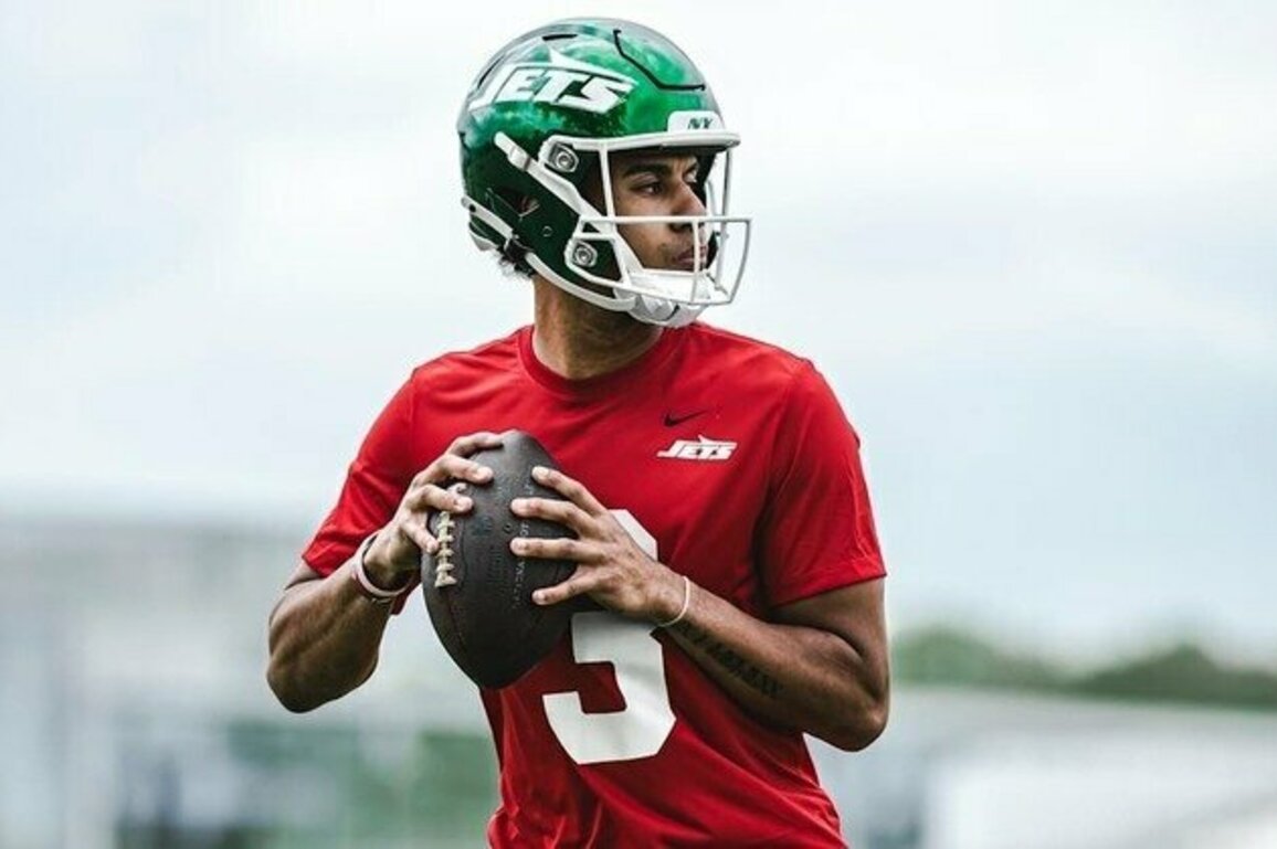 Jets QB Jordan Travis Will Retire