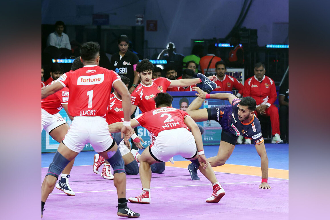 PKL 12: Sandeep runs riot as U Mumba secure massive 15-point win over Gujarat Giants