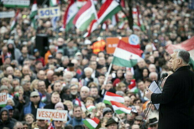 Major rival rallies held in Hungary 