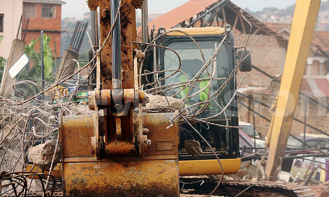 Collapsed building: search for bodies, survivors continues Collapsed building: search for bodies, survivors continues