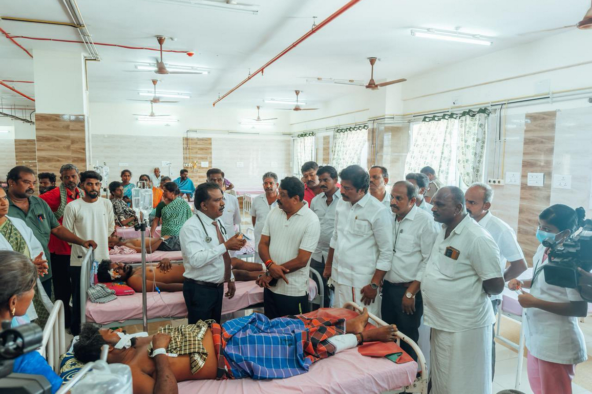 Tamil Nadu BJP chief Nainar Nagenthran meets people injured in Virudhunagar blast
