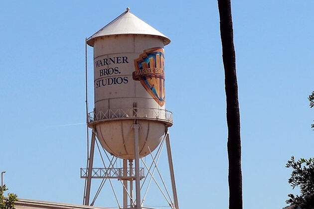 Warner urges shareholders to reject Paramount, support Netflix