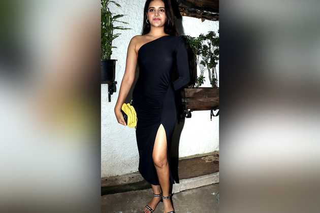Actor Nidhhi Agerwal left distressed after being mobbed by chaotic crowd at Hyderabad event