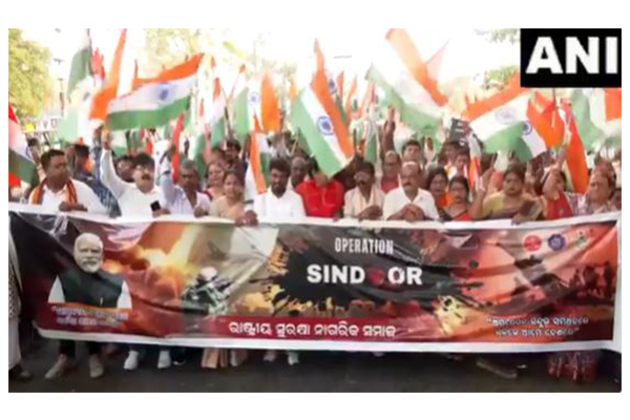Bhubaneswar: Rashtriya Suraksha Nagarik Samaj holds 'Tiranga Yatra' to honour armed forces