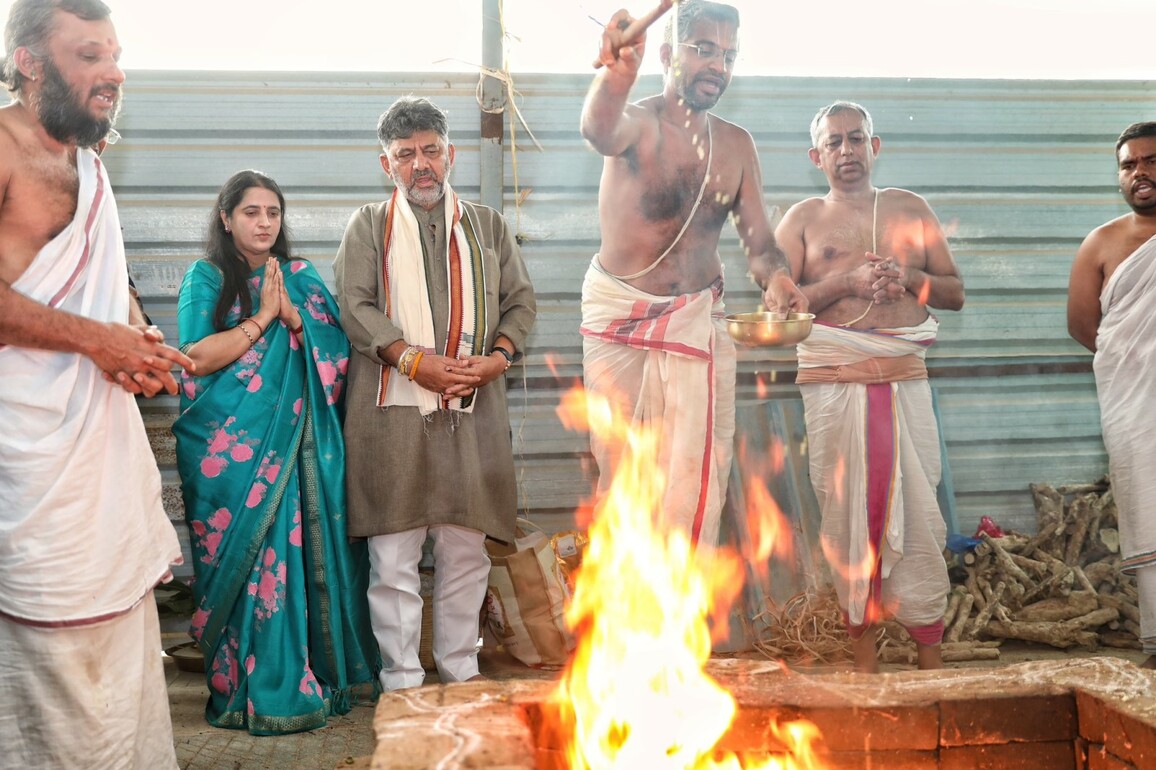Karnataka: Shivakumar visits Mandya's Bhoo Varaaha Swamy Temple, calls it a "sense of glory"