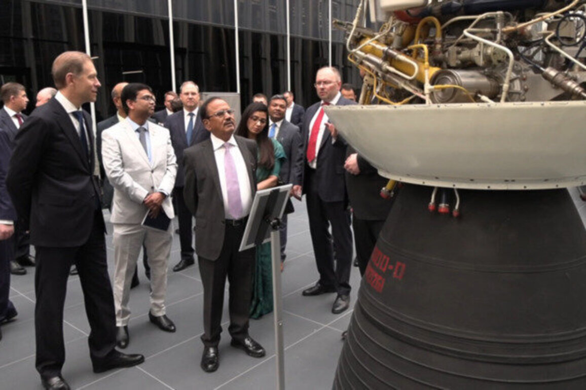 Indian national security adviser tours Russian space center