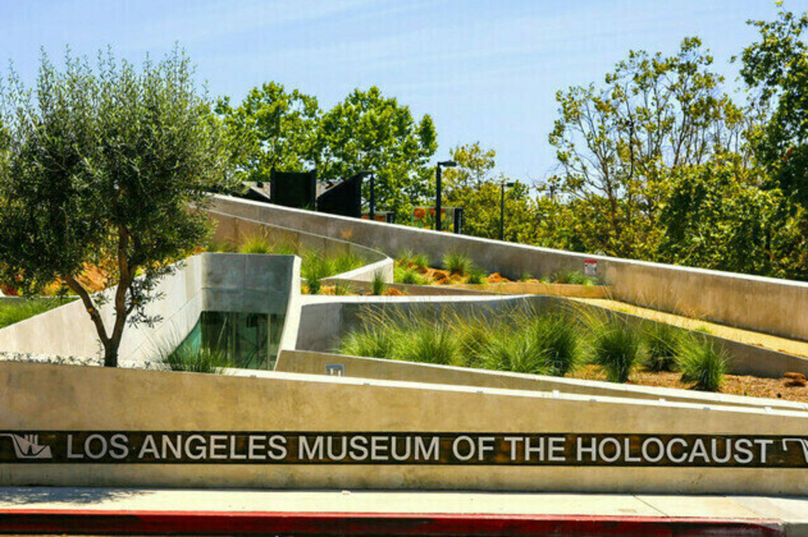 Holocaust museum pulls post over Gaza uproar