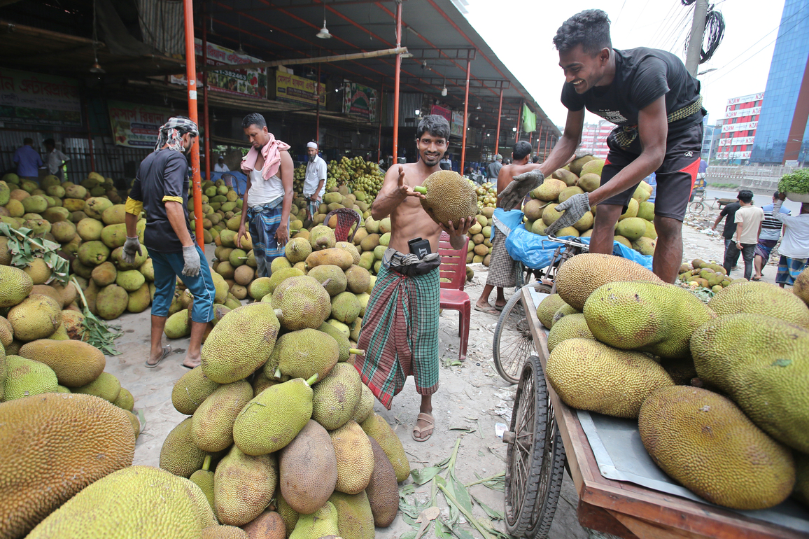 BANGLADESH-DHAKA-FRUITS-HARVEST-SEASON