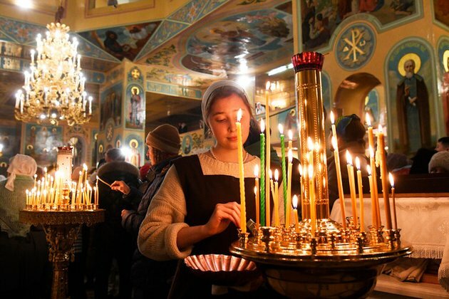 What does a Russian Orthodox church look like inside
