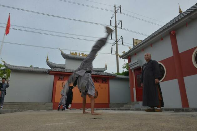 Chinese Shaolin Kung Fu shines in Cambodia