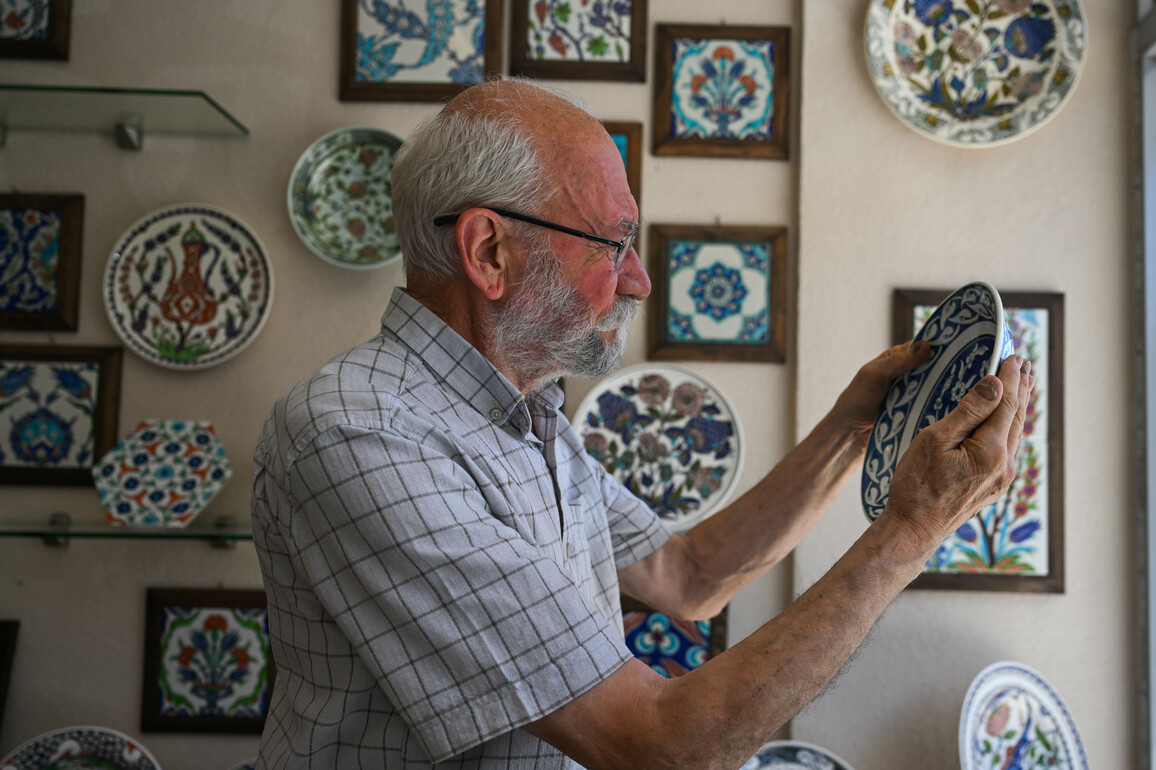 TRKIYE-IZNIK-CERAMIC TRADITION-MASTER ARTISAN