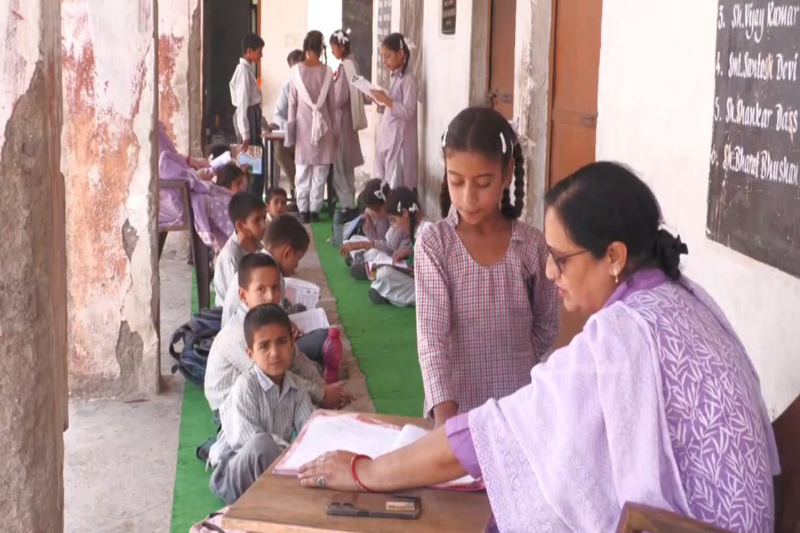 J-K: Students face safety crisis as govt middle school in Manglian develops cracks