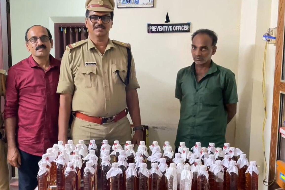 Keralam: Excise team arrests two with liquor allegedly meant for election celebrations