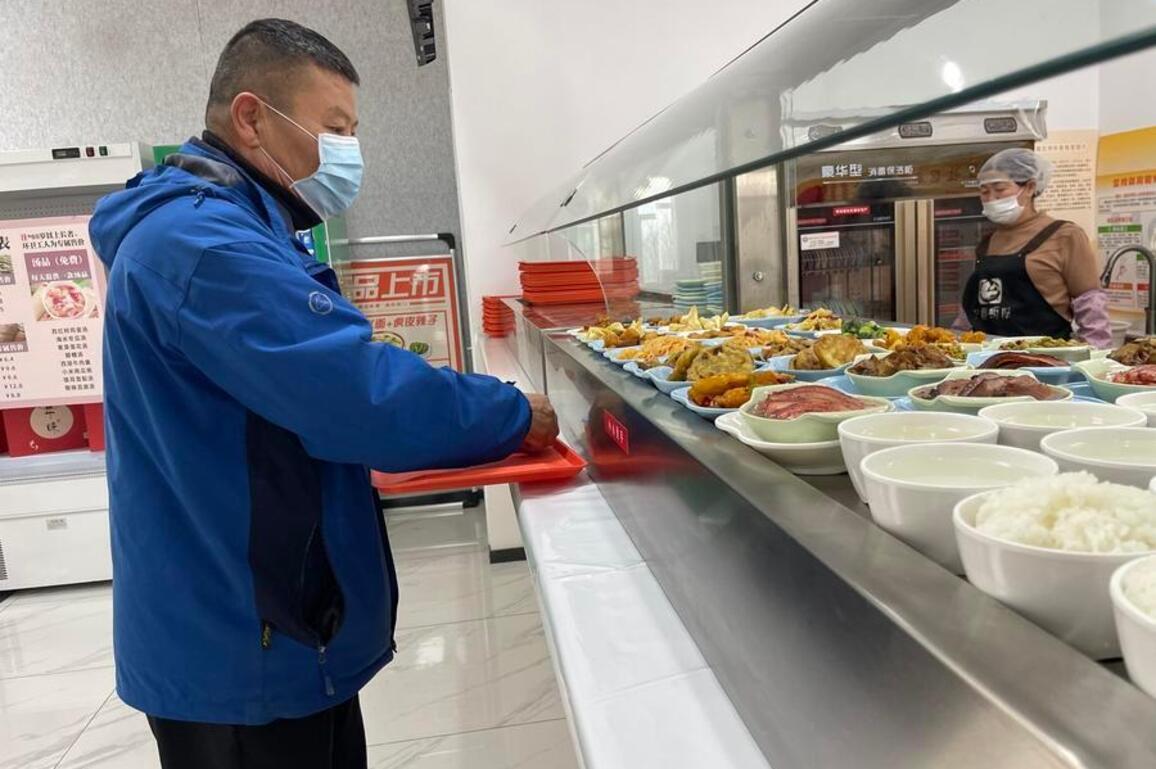 China expands community-based elderly care as its population ages