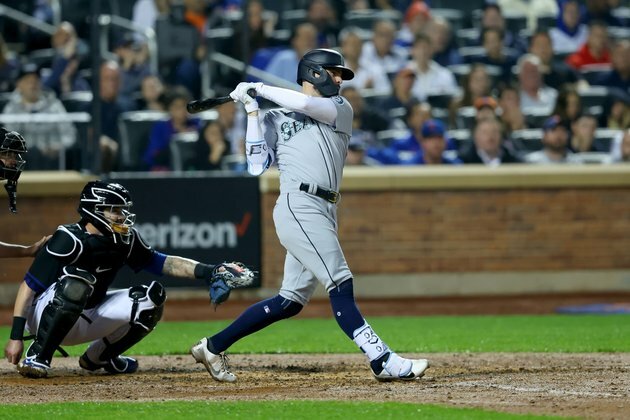 Mariners pull out victory over Mets