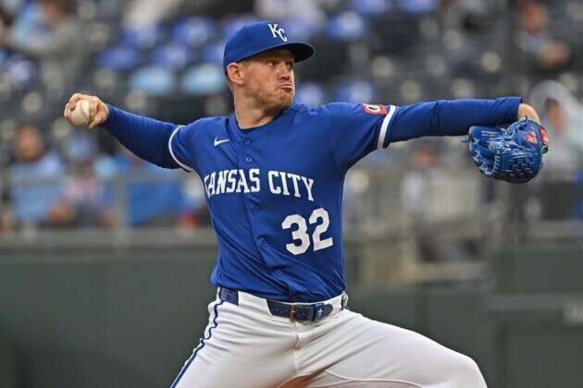 Royals' Stephen Kolek makes winning debut against Guardians