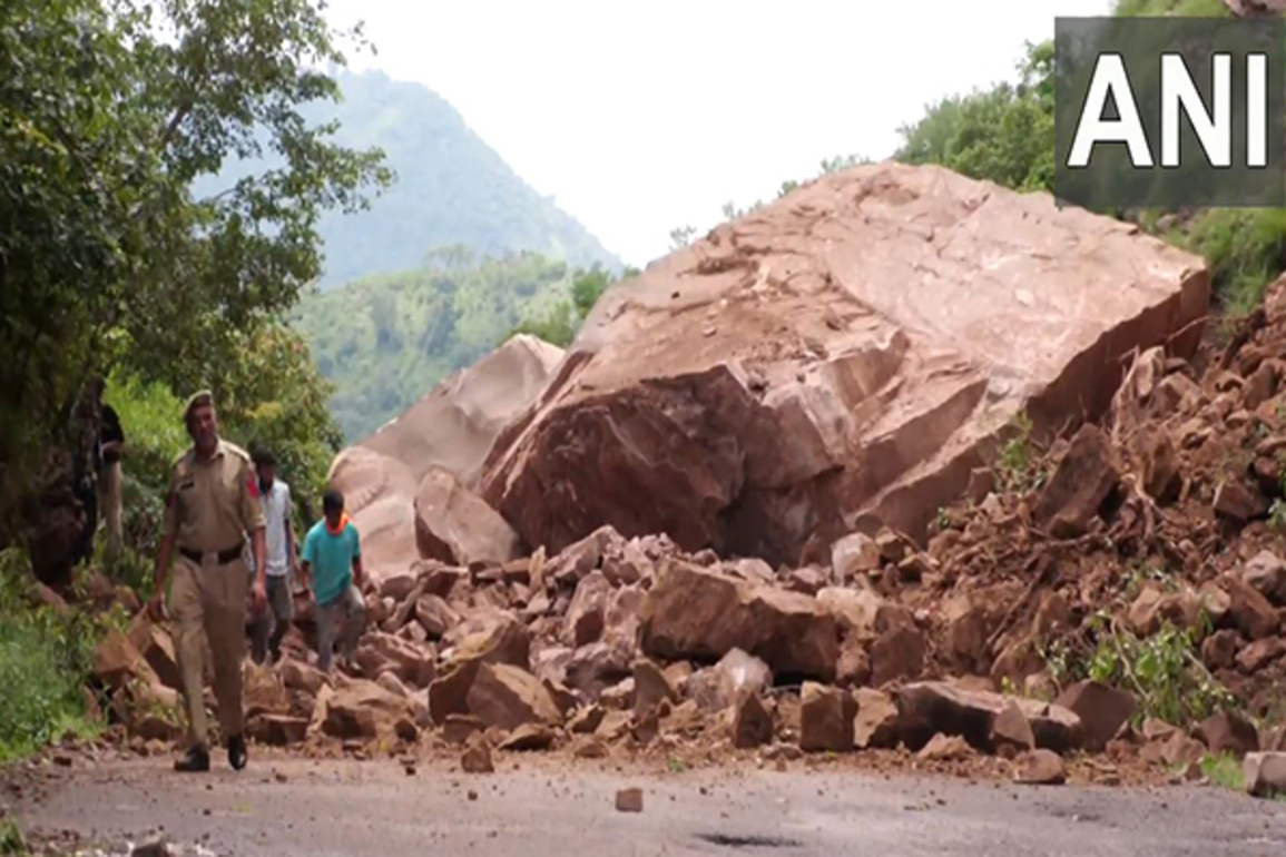 Dhar road linking Lakhanpur and Udhampur in Udhampur's Darsoo area blocked after massive boulder falls; clearance operation underway