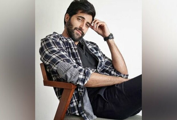 Akshay Oberoi receives Artistic Achievement Alumni Award from his alma mater, feels "extremely honoured"