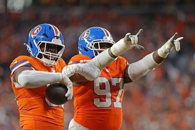 NFL roundup: Broncos stuff Chargers, clinch top seed in AFC