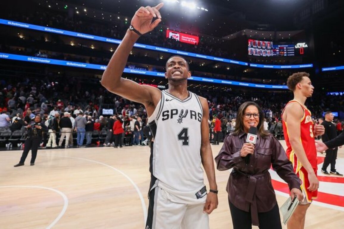 NBA roundup: Spurs get last-second win in De'Aaron Fox's debut