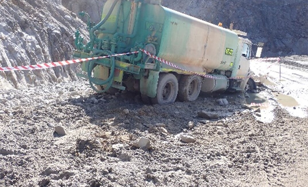 Recovering the water truck.