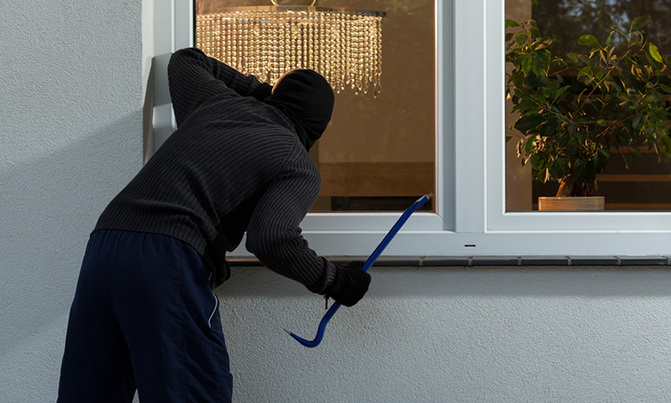 How to safeguard your home while away for Christmas How to safeguard your home while away for Christmas