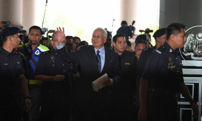 Malaysia ex-PM faces barrage of charges over $681m bank balance Malaysia ex-PM faces barrage of charges over $681m bank balance
