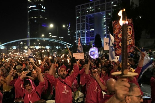 Israelis Flood Streets, Say New Government&#039;s Plans Threaten Democracy